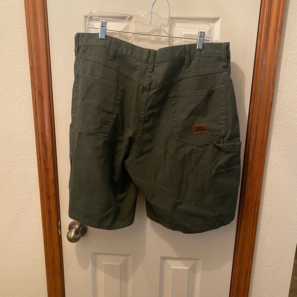 Men’s size 40 green shorts - Picture 2 of 3